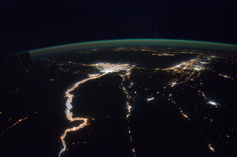 Illustration for article titled Holy crap! Why is the Earth glowing green?